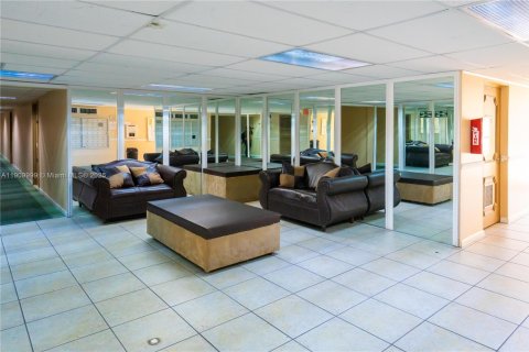 Copropriété à louer à Hallandale Beach, Floride: 1 chambre, 76.18 m2 № 1966366 - photo 23