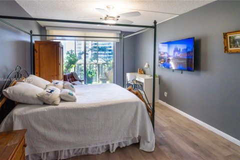 Copropriété à louer à Hallandale Beach, Floride: 1 chambre, 76.18 m2 № 1966366 - photo 10