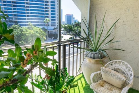 Copropriété à louer à Hallandale Beach, Floride: 1 chambre, 76.18 m2 № 1966366 - photo 21