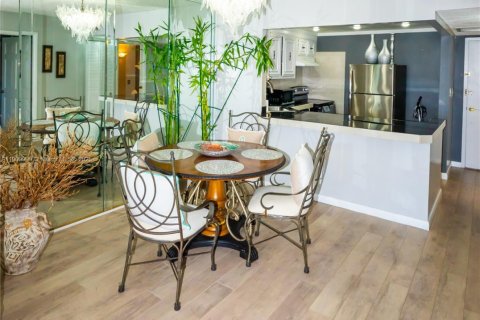 Copropriété à louer à Hallandale Beach, Floride: 1 chambre, 76.18 m2 № 1966366 - photo 8