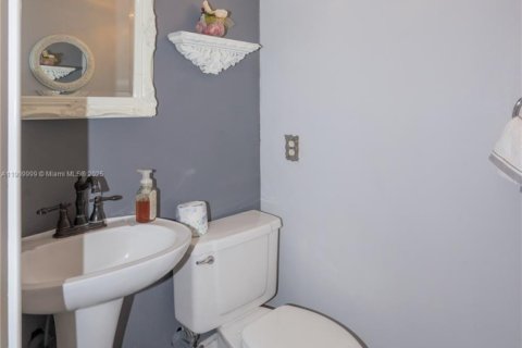 Copropriété à louer à Hallandale Beach, Floride: 1 chambre, 76.18 m2 № 1966366 - photo 9