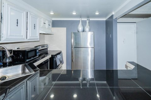 Copropriété à louer à Hallandale Beach, Floride: 1 chambre, 76.18 m2 № 1966366 - photo 7