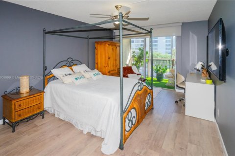 Copropriété à louer à Hallandale Beach, Floride: 1 chambre, 76.18 m2 № 1966366 - photo 11