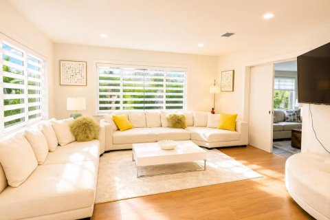 House in Fort Lauderdale, Florida 4 bedrooms, 166.02 sq.m. № 2158312