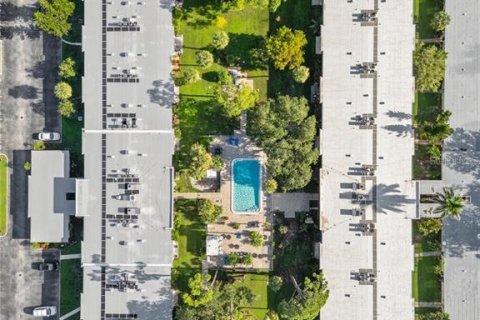 Condominio en venta en Port Charlotte, Florida, 1 dormitorio, 62.43 m2 № 2157070 - foto 28