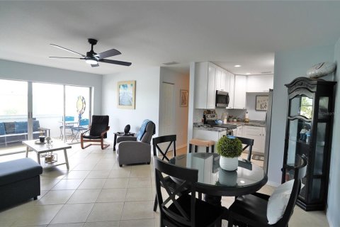 Condominio en venta en Port Charlotte, Florida, 1 dormitorio, 62.43 m2 № 2157070 - foto 8