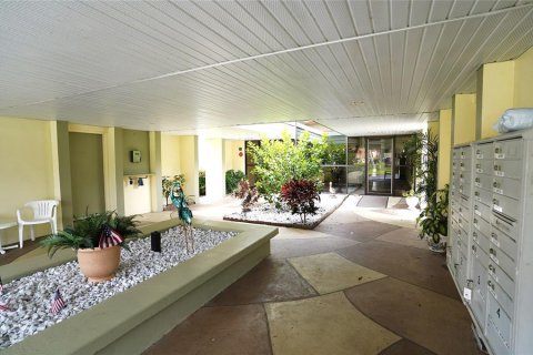 Condominio en venta en Port Charlotte, Florida, 1 dormitorio, 62.43 m2 № 2157070 - foto 2