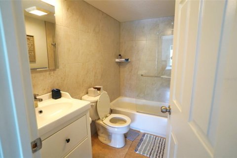 Condominio en venta en Port Charlotte, Florida, 1 dormitorio, 62.43 m2 № 2157070 - foto 14