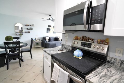 Condominio en venta en Port Charlotte, Florida, 1 dormitorio, 62.43 m2 № 2157070 - foto 10