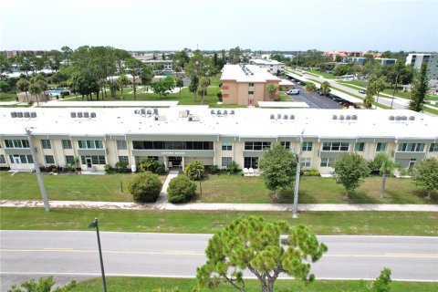 Condominio en venta en Port Charlotte, Florida, 1 dormitorio, 62.43 m2 № 2157070 - foto 27