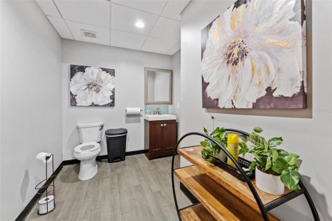 Commercial property in Tampa, Florida 594.57 sq.m. № 2148359 - photo 18