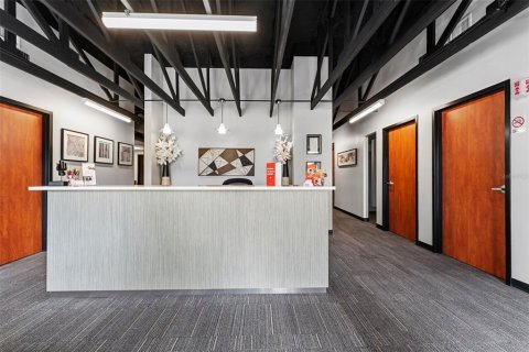 Commercial property in Tampa, Florida 594.57 sq.m. № 2148359 - photo 12