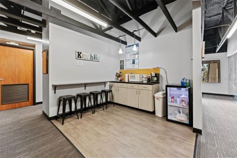 Commercial property in Tampa, Florida 594.57 sq.m. № 2148359 - photo 16