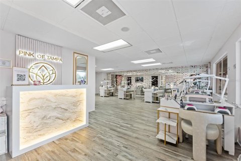 Commercial property in Tampa, Florida 594.57 sq.m. № 2148359 - photo 5