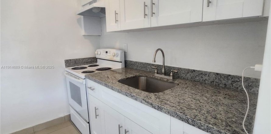 Квартира в Майами, Флорида 1 спальня, 361.95м2 № 2034795