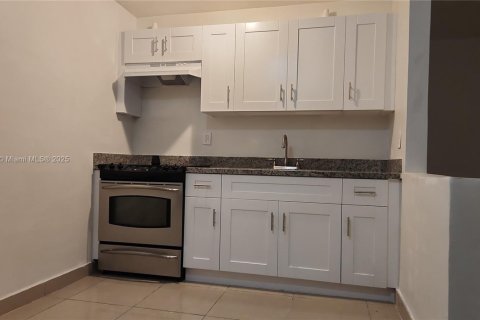 Снять в аренду квартиру в Майами, Флорида 1 спальня, 361.95м2, № 2034795 - фото 5