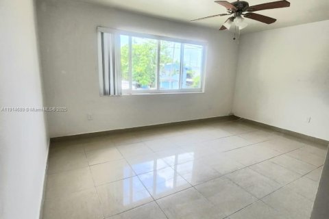 Снять в аренду квартиру в Майами, Флорида 1 спальня, 361.95м2, № 2034795 - фото 4