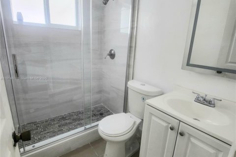 Снять в аренду квартиру в Майами, Флорида 1 спальня, 361.95м2, № 2034795 - фото 3