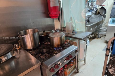 Propiedad comercial en venta en North Miami Beach, Florida № 1999062 - foto 7