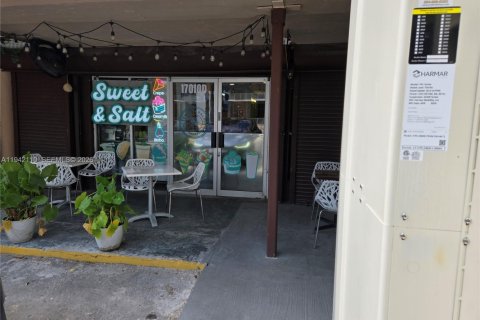 Propiedad comercial en venta en North Miami Beach, Florida № 1999062 - foto 9