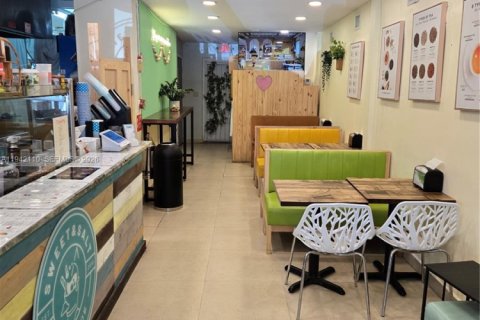 Propiedad comercial en venta en North Miami Beach, Florida № 1999062 - foto 2