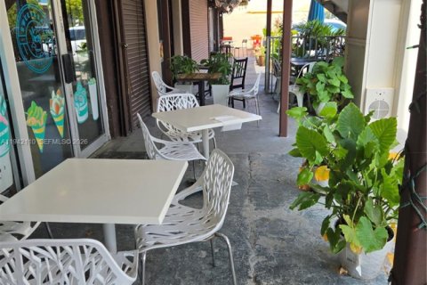 Propiedad comercial en venta en North Miami Beach, Florida № 1999062 - foto 4