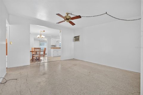 House in Saint Petersburg, Florida 3 bedrooms, 101.82 sq.m. № 1904991 - photo 3