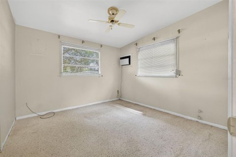 House in Saint Petersburg, Florida 3 bedrooms, 101.82 sq.m. № 1904991 - photo 11