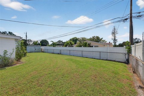 House in Saint Petersburg, Florida 3 bedrooms, 101.82 sq.m. № 1904991 - photo 13