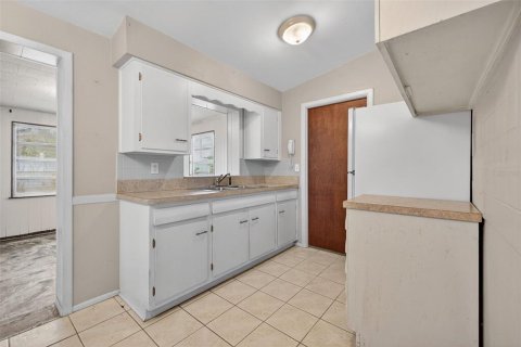 House in Saint Petersburg, Florida 3 bedrooms, 101.82 sq.m. № 1904991 - photo 5