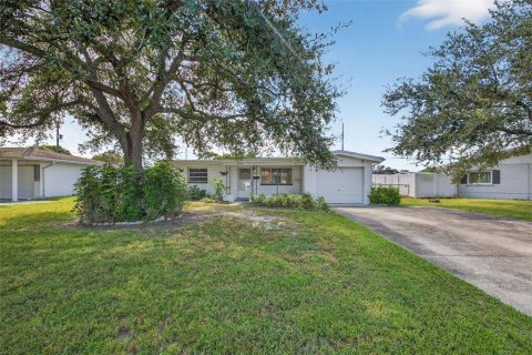 House in Saint Petersburg, Florida 3 bedrooms, 101.82 sq.m. № 1904991 - photo 17