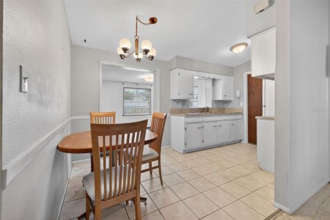 House in Saint Petersburg, Florida 3 bedrooms, 101.82 sq.m. № 1904991 - photo 4