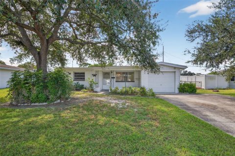 House in Saint Petersburg, Florida 3 bedrooms, 101.82 sq.m. № 1904991 - photo 15