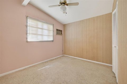 House in Saint Petersburg, Florida 3 bedrooms, 101.82 sq.m. № 1904991 - photo 9