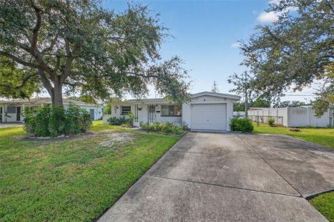 House in Saint Petersburg, Florida 3 bedrooms, 101.82 sq.m. № 1904991 - photo 16