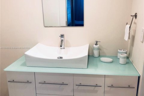 Condo in Hollywood, Florida, 1 bedroom  № 1865312 - photo 10