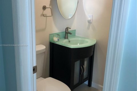 Condo in Hollywood, Florida, 1 bedroom  № 1865312 - photo 6