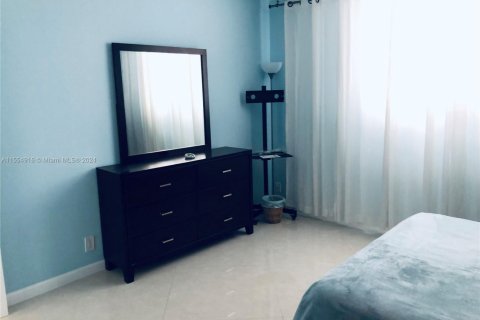 Condo in Hollywood, Florida, 1 bedroom  № 1865312 - photo 8
