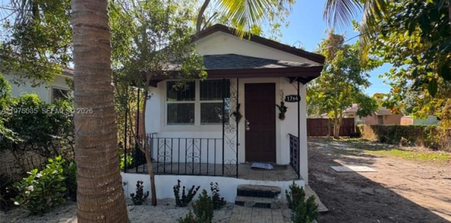 House in Miami, Florida 2 bedrooms, 57.23 sq.m. № 2036279