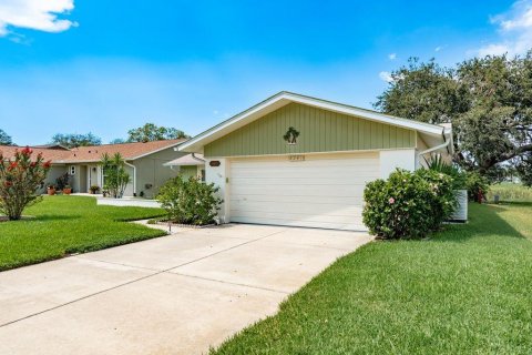 House in Port Richey, Florida 2 bedrooms, 125.42 sq.m. № 1856444 - photo 4