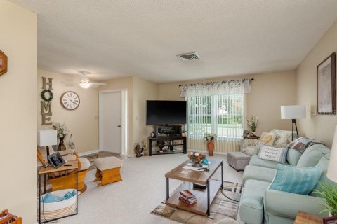House in Port Richey, Florida 2 bedrooms, 125.42 sq.m. № 1856444 - photo 10