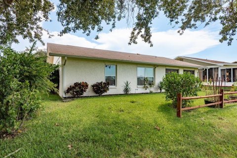 House in Port Richey, Florida 2 bedrooms, 125.42 sq.m. № 1856444 - photo 30