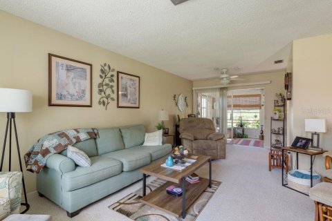 House in Port Richey, Florida 2 bedrooms, 125.42 sq.m. № 1856444 - photo 9