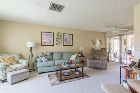 House in Port Richey, Florida 2 bedrooms, 125.42 sq.m. № 1856444 - photo 8