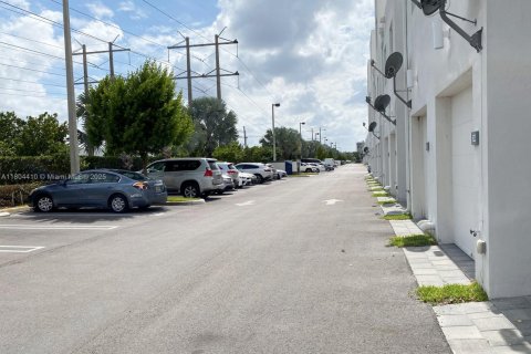 Apartment in LANDMARK in Doral, Florida 3 bedrooms, 169.18 sq.m. № 1864496 - photo 14