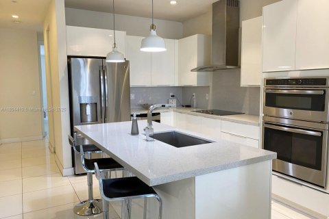 Apartment in LANDMARK in Doral, Florida 3 bedrooms, 169.18 sq.m. № 1864496 - photo 2