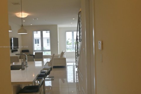 Apartment in LANDMARK in Doral, Florida 3 bedrooms, 169.18 sq.m. № 1864496 - photo 7
