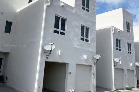 Apartment in LANDMARK in Doral, Florida 3 bedrooms, 169.18 sq.m. № 1864496 - photo 12