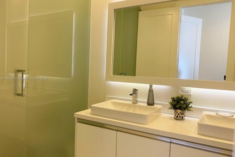 Apartment in LANDMARK in Doral, Florida 3 bedrooms, 169.18 sq.m. № 1864496 - photo 25
