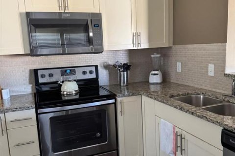 Townhouse in Kissimmee, Florida 4 bedrooms, 157.38 sq.m. № 1593416 - photo 7